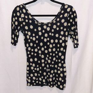 Rue 21 daisy top